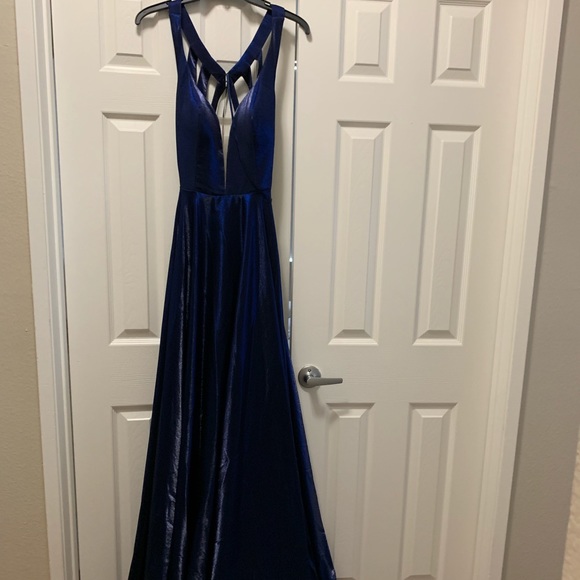 Prom dress - Picture 3 of 8